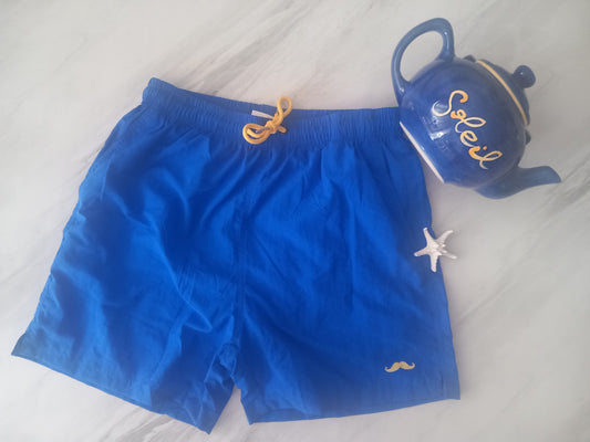 🔵 Short de Bain Moustache Beachwear - Bleu Roi 👑
Affirmez votre élégance avec notre short de bain bleu roi, une couleur vibrante qui respire le style et l’aventure. Son tissu léger et son séchage rapide en font un incontournable pour profiter pleinement du soleil et des vagues.

🩳 Tailles disponibles : S, M, L, XL, XXL
💦 Confort optimal & maintien parfait
🔥 Un bleu intense pour une allure sophistiquée

➡️ Plongez dans l’été avec classe ! Disponible dès maintenant.